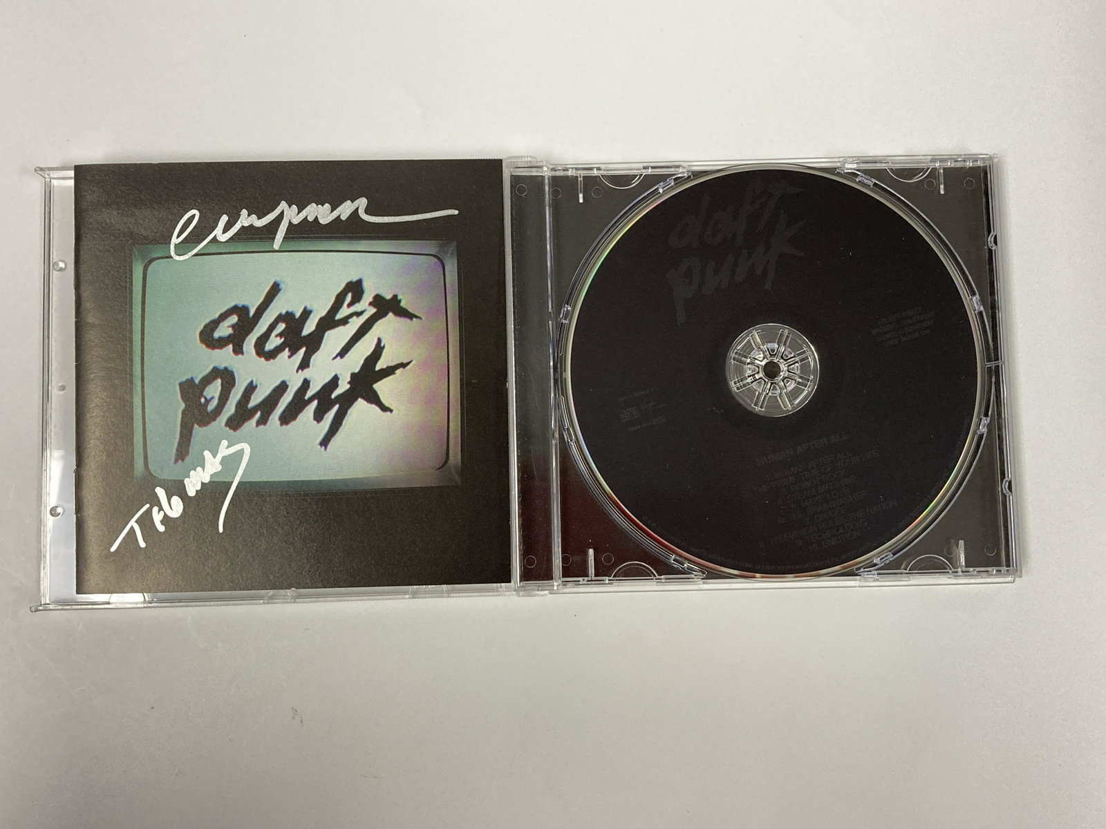 Autograph Signed Draft Punk Human After All CD: Category: Autograph CollectiblesAutograph Includes: Thomas Bangalter, Guy-Manuel de Homem-ChristoItem is in great condition with no damage, unframedIf image of documentation is not attached in the lis