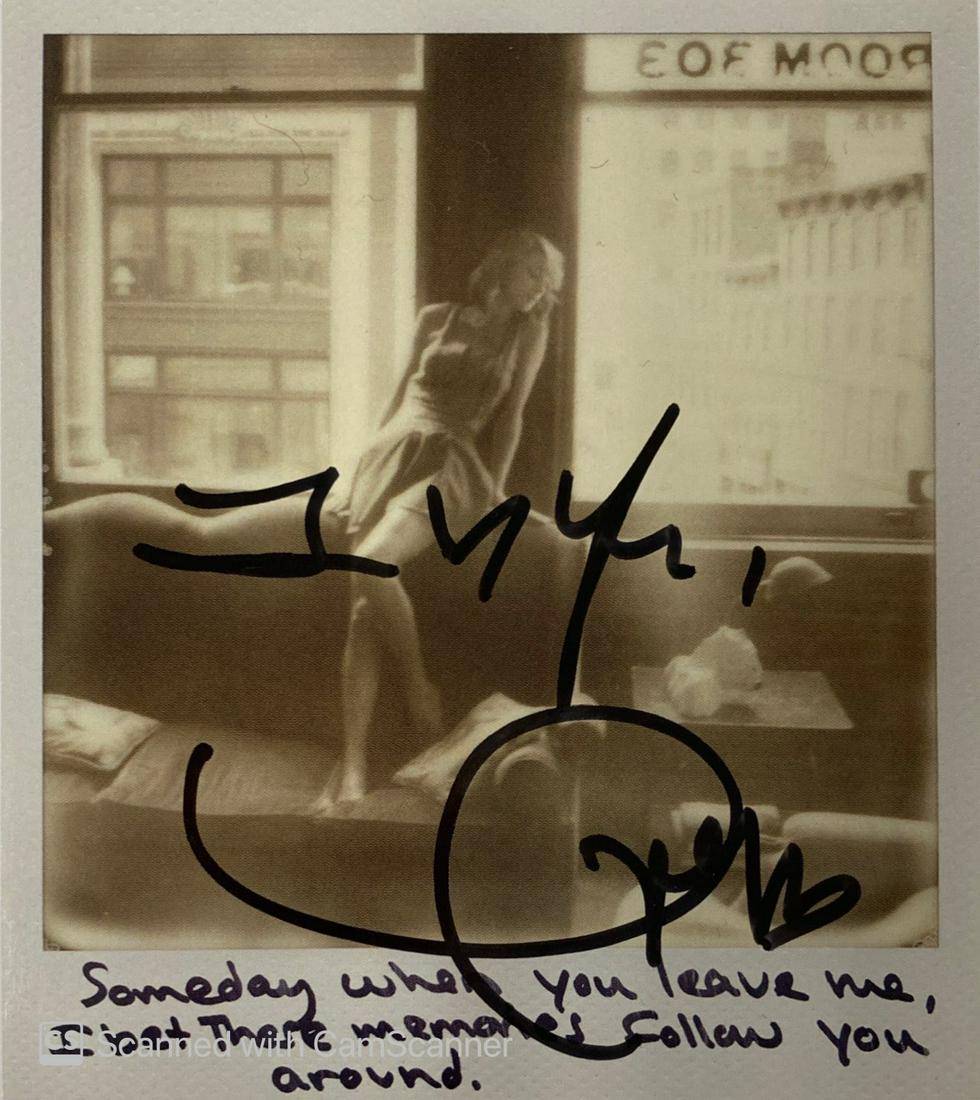 Autograph Signed Taylor Swift 1989 Photo Card: Category: Autograph CollectiblesAutograph Includes: Taylor SwiftItem is in great condition with no damage, unframedIf image of documentation is not attached in the listing, the lot is sold without doc