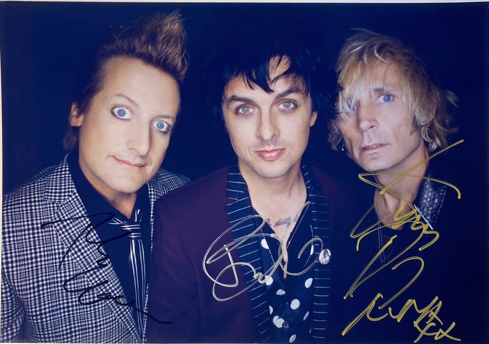 Autograph Signed Green Day Photo: Category: Autograph CollectiblesSize 8 Inches x 10 InchesAutograph Includes: Billie Joe Armstrong, Tre Cool, Mike DirntUnframed Vertified and Excellent ConditionDetails are as shown in the photos Plea