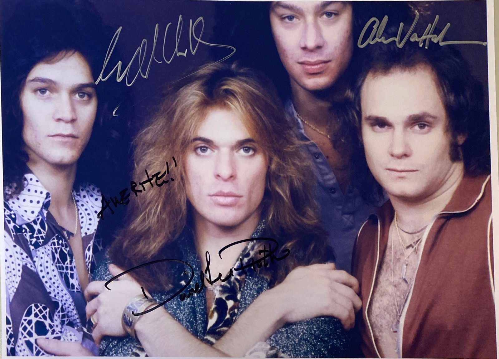 Autograph Signed Van Halen Photo: Category: Autograph CollectiblesAutograph Includes: Eddie Van Halen, David Lee Roth, Alex Van HalenSize 8 Inches x 10 InchesUnframed Vertified and Excellent ConditionDetails are as shown in the photos