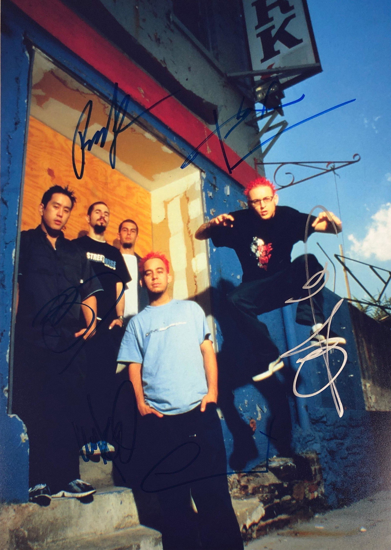 Linkin Park Chester Bennington Signed Photo: Autographed by:Chester Bennington, Mike Shinoda, Joe Hahn, Dave Farrell, Rob Bourdon, Brad DelsonAuthentication Code: PC26364Unframed Vertified and Excellent Condition Please kindly read our Terms and