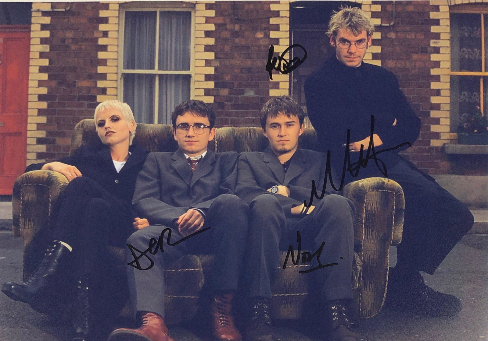 Cranberries Signed Photo: Autographed by:Dolores O'Riordan, Fergal Lawler, Noel Hogan, Mike HoganSize : 8" x 10"Authentication Code: PC26487Unframed Vertified and Excellent Condition Please kindly read our Terms and Conditions
