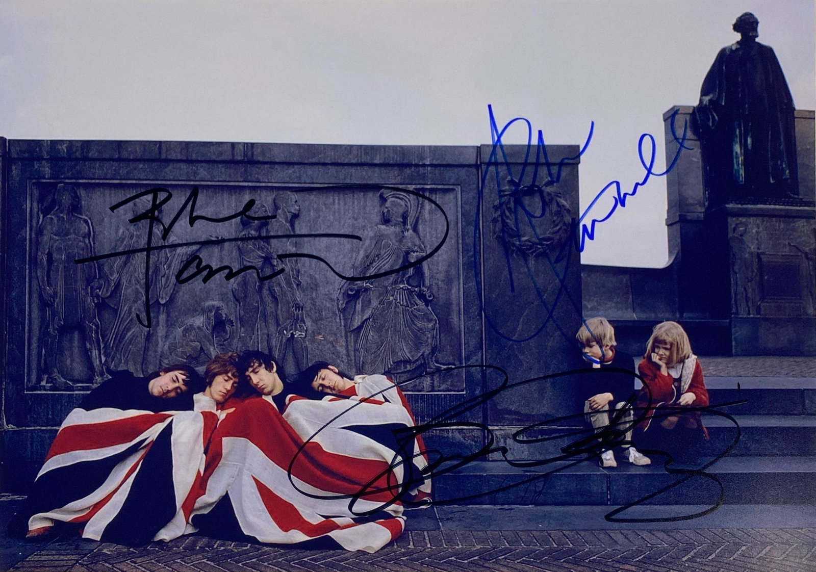 The Who Roger Daltrey Signed Photo: Autographed by:Pete Townshend, Roger Daltrey, John EntwistleSize : 8" x 10"Authentication Code: PC26506Unframed Vertified and Excellent Condition Please kindly read our Terms and Conditions before bid