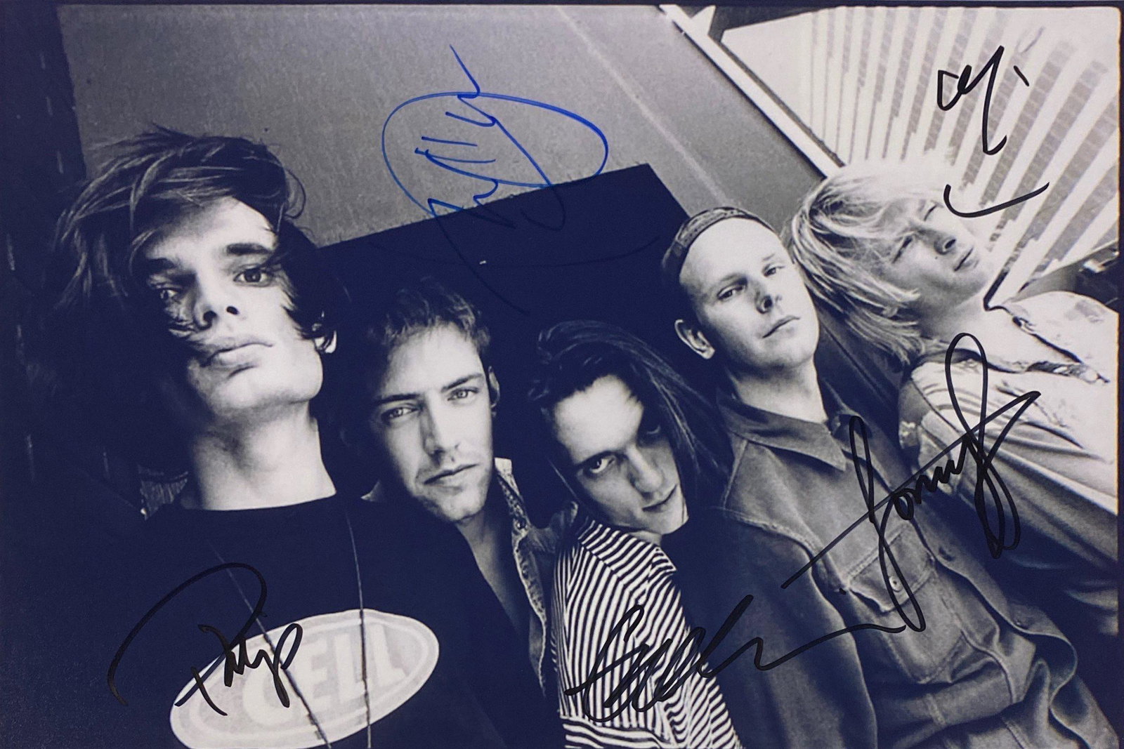 Radiohead Thom Yorke Signed Photo: Autographed by:Thom Yorke, Ed O'Brien, Philip Selway, Jonny Greenwood, Colin GreenwoodSize : 8" x 10"Authentication Code: PC26583Unframed Vertified and Excellent Condition Please kindly read our Terms