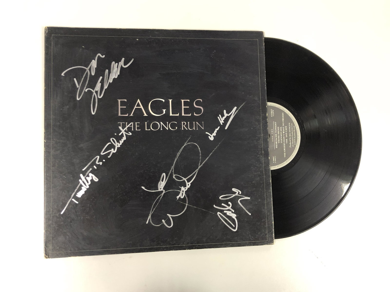 Autograph Signed Eagles Long Run Vinyl: Autograph Includes: Glenn Frey, Don Henley, Joe Walsh, Timothy B Schmit, Don FelderUnframed Vertified and Excellent Condition Please kindly read our Terms and Conditions before bidding.
