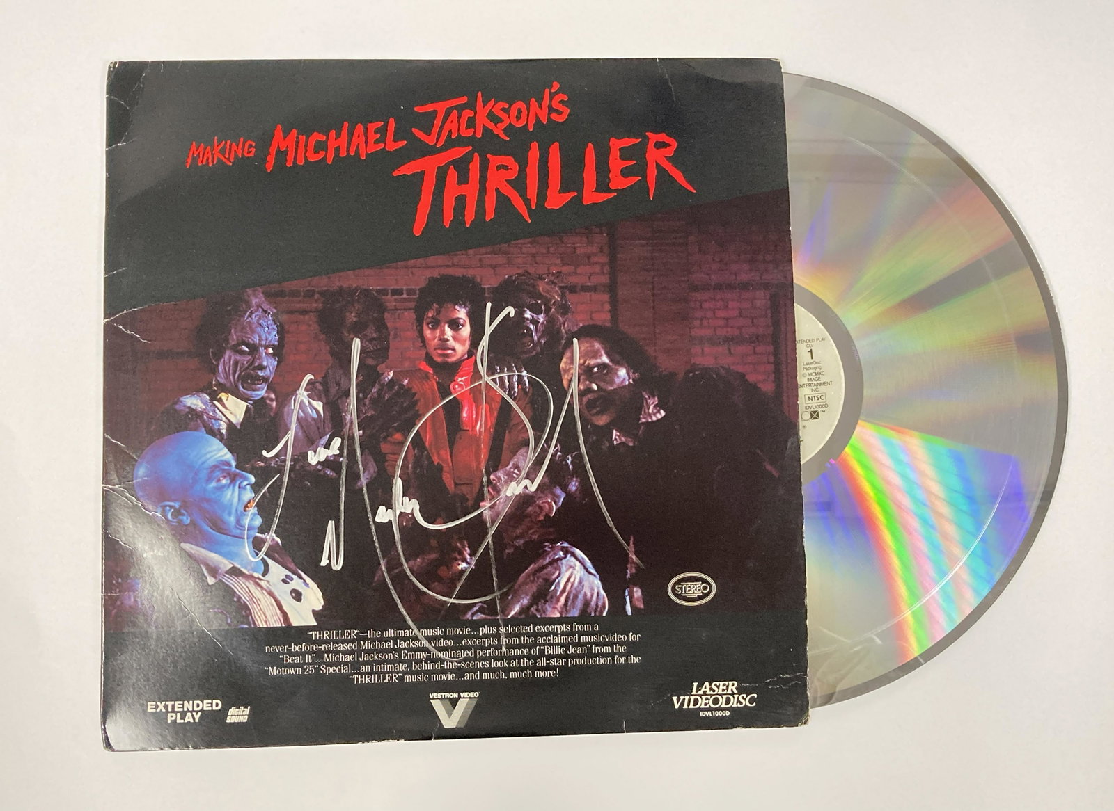 Autograph Signed Michael Jackson Thriller Vinyl: Category: Autograph CollectiblesAutograph Includes: Michael JacksonItem is in great condition with no damage, unframedIf image of documentation is not attached in the listing, the lot is sold without 
