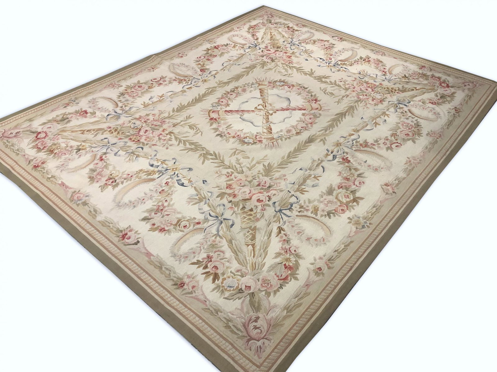 Handmade Vintage French Aubusson Rug 8 X 10: Handmade vintage French Aubusson rug made in wool. This rug was design at the end of 20th century. The Aubusson rug includes olive green borders and accents with beige additions and floral concepts.