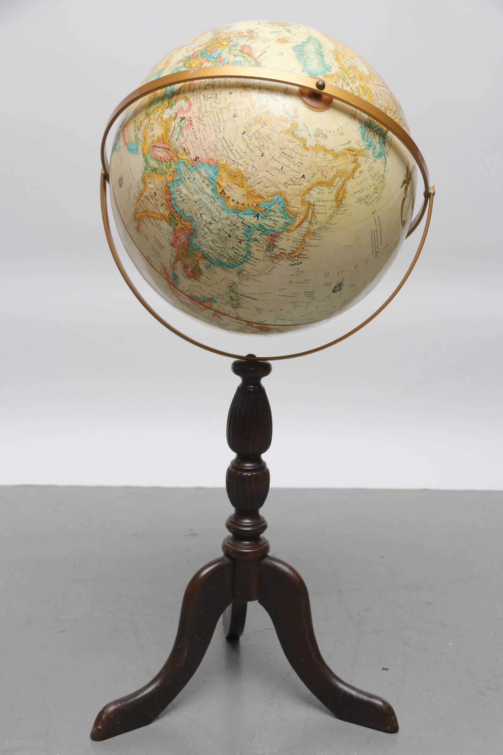 Replogle World Classic Series Floor Standing Globe 16 Diameter (1 of 13)