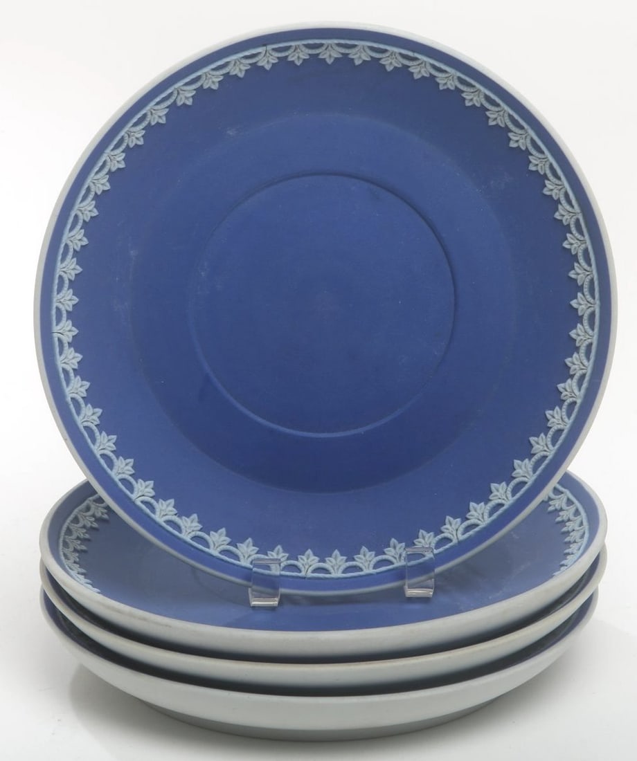 Wedgwood Blue Jasperware Plates: A collection of 4 Wedgwood plates in good condition with plates measuring 5.5 inches round