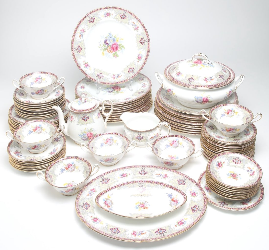 Shelley Georgian China Set 83 Pieces (1 of 8)