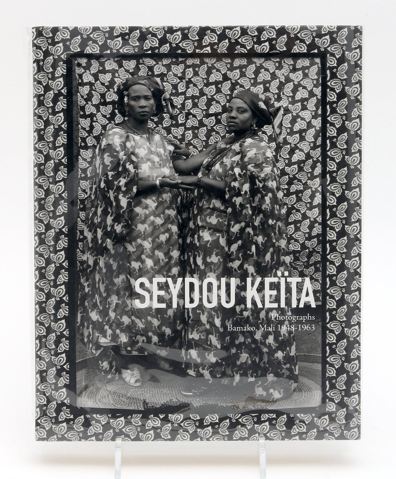 Seydou Keita Photographs Bamako Mali 1948-1963: . Low Estimate: 100.00 High Estimate: 200.00