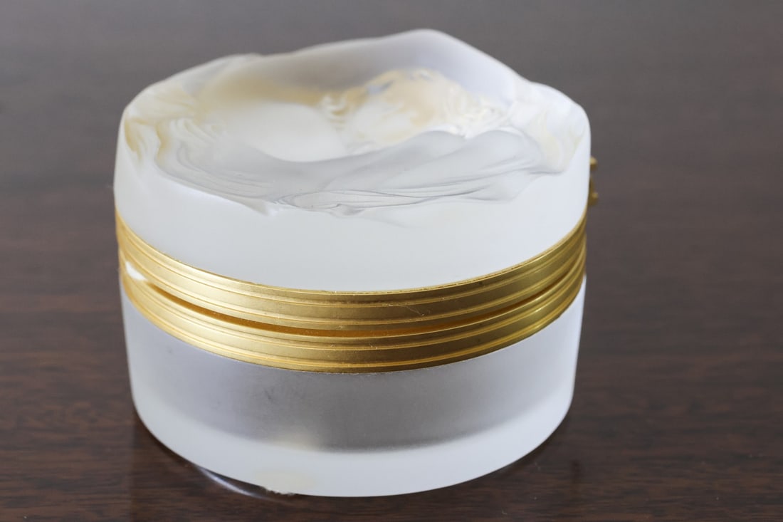 Lalique Daphne Crystal Powder Box (1 of 7)