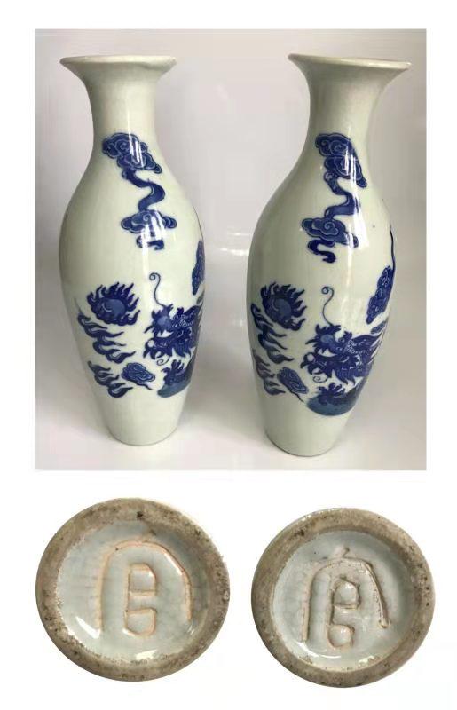 A PAIR OF BLUE AND WHITE DRAGON PATTERN BOTTLES (1 of 1)