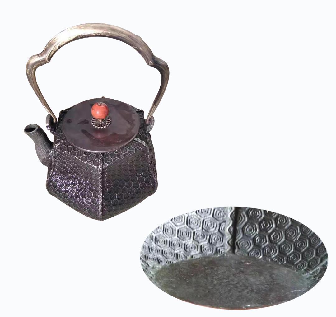 A SIX-SIDED HANDLE POT (1 of 1)