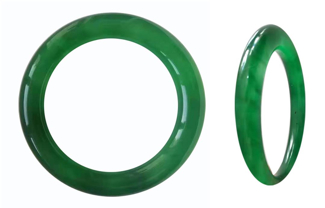 A FULL GREEN JADE BRACELET (1 of 1)