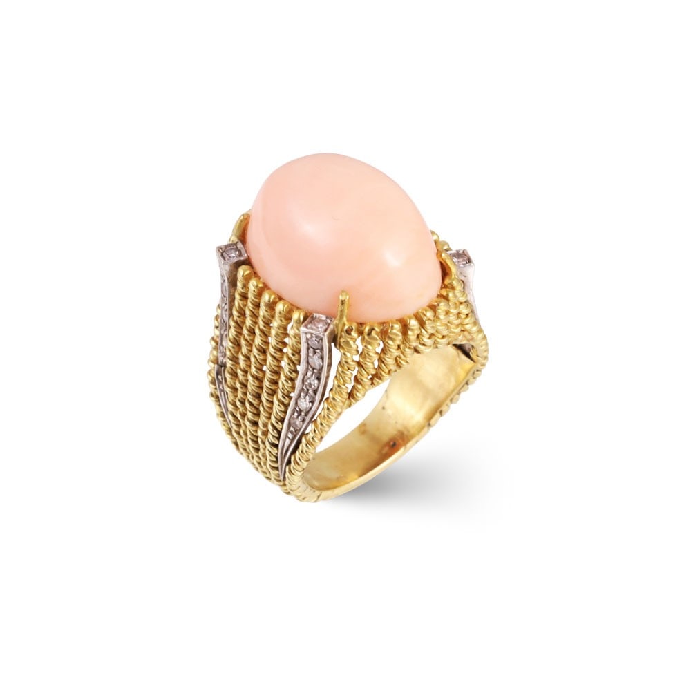 ~ 18KT GOLD RING SET WITH PINK CORAL AND DIAMONDS: Total weight gr. 13,8 Size 13 (IT) Hallmark 1248 AL (Staurino F.lli - Valenza) 1960s