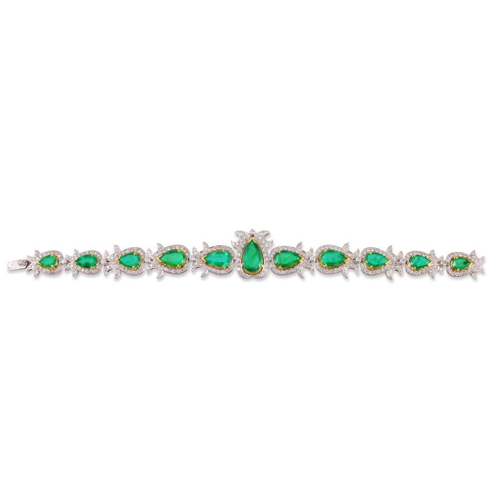 18KT GOLD BRACELET WITH PEAR-CUT EMERALDS AND DIAMONDS: Total weight gr. 33,3 Length 19 cm