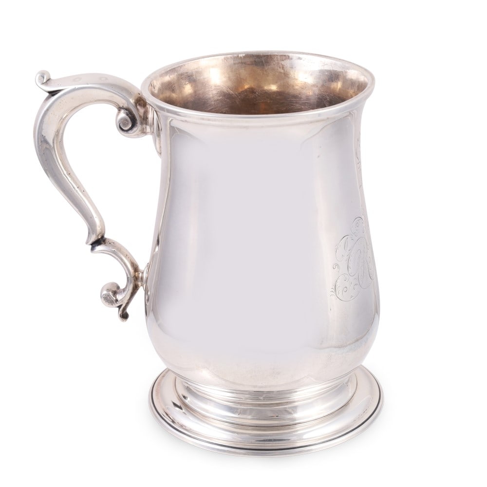 SILVER MUG: Total weight approx. gr. 440 Dimensions approx. 13 x 9 cm London