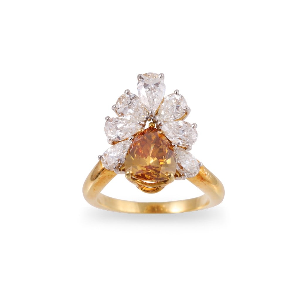 18KT GOLD RING SET WITH PEAR-CUT DIAMONDS (1 of 1)