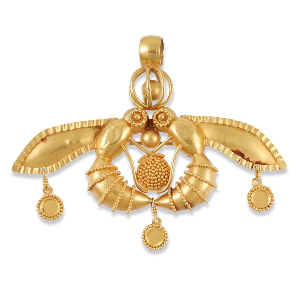 HIGH-CARAT GOLD PENDANT-BROOCH, A REPRODUCTION OF THE MINOAN 'BEES OF MALIA' PENDANT: Total weight gr. 11,4 Dimensions approx. 6,1 x 4,8 cm