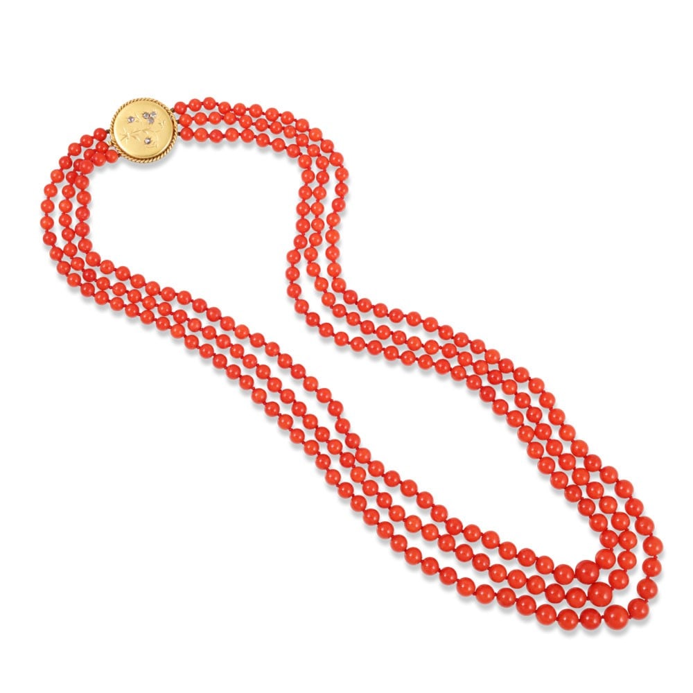 ~ A THREE-STRAND CORAL NECKLACE WITH AN 18KT GOLD AND ROSE-CUT DIAMOND CLASP: Total gross weight gr. 75,5 Coral diameter approx. 8,5 / 5 mm Length approx. 55 cm