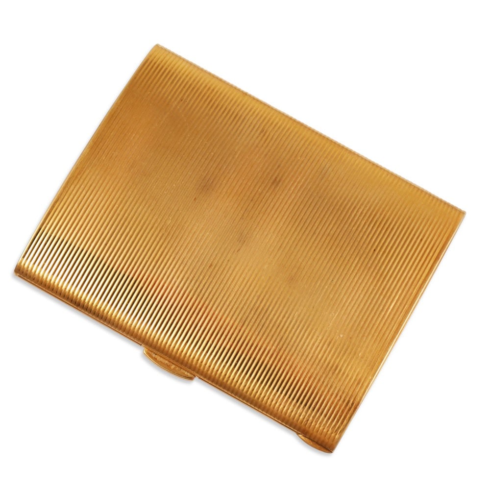 18KT GOLD COMPACT: Total net weight gr. 108 (inner mirror not included) Dimensions approx. 7 x 5,4 x 1,1 cm