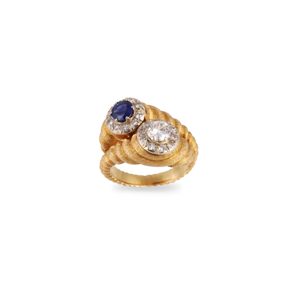 18KT GOLD RING SET WITH DIAMONDS AND SAPPHIRE (1 of 1)