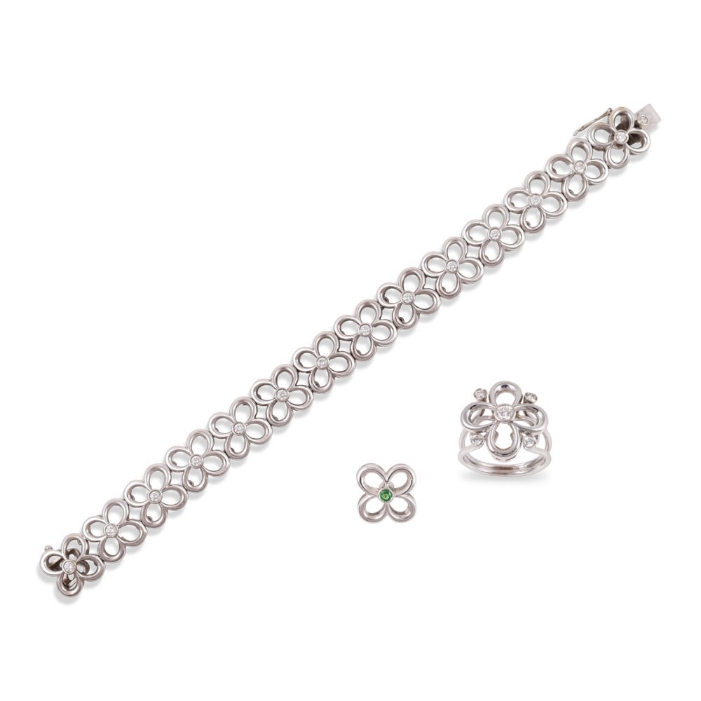 18KT GOLD BRACELET, RING AND PENDANT SET WITH DIAMONDS AND EMERALD: Total weight gr. 47,2 Bracelet length 18,5 cm, ring size 16 (IT), pendant dimensions approx. 1,3 x 1,3 cm