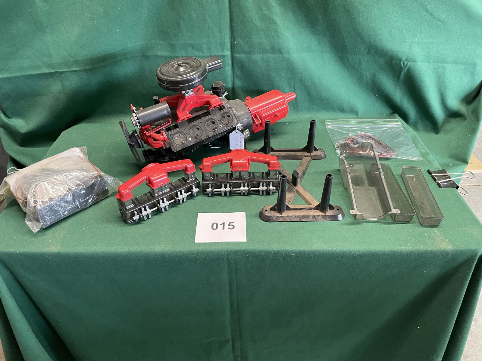 Renwal The Visible V8 Engine (1 of 11)