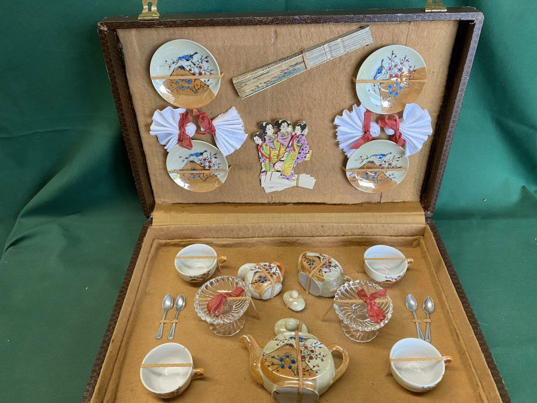 1930's deluxe Japanese  child's tea set (1 of 4)