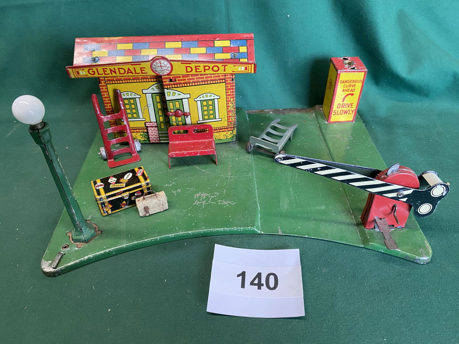 1930's Marx tin litho Glendale Depot (1 of 5)