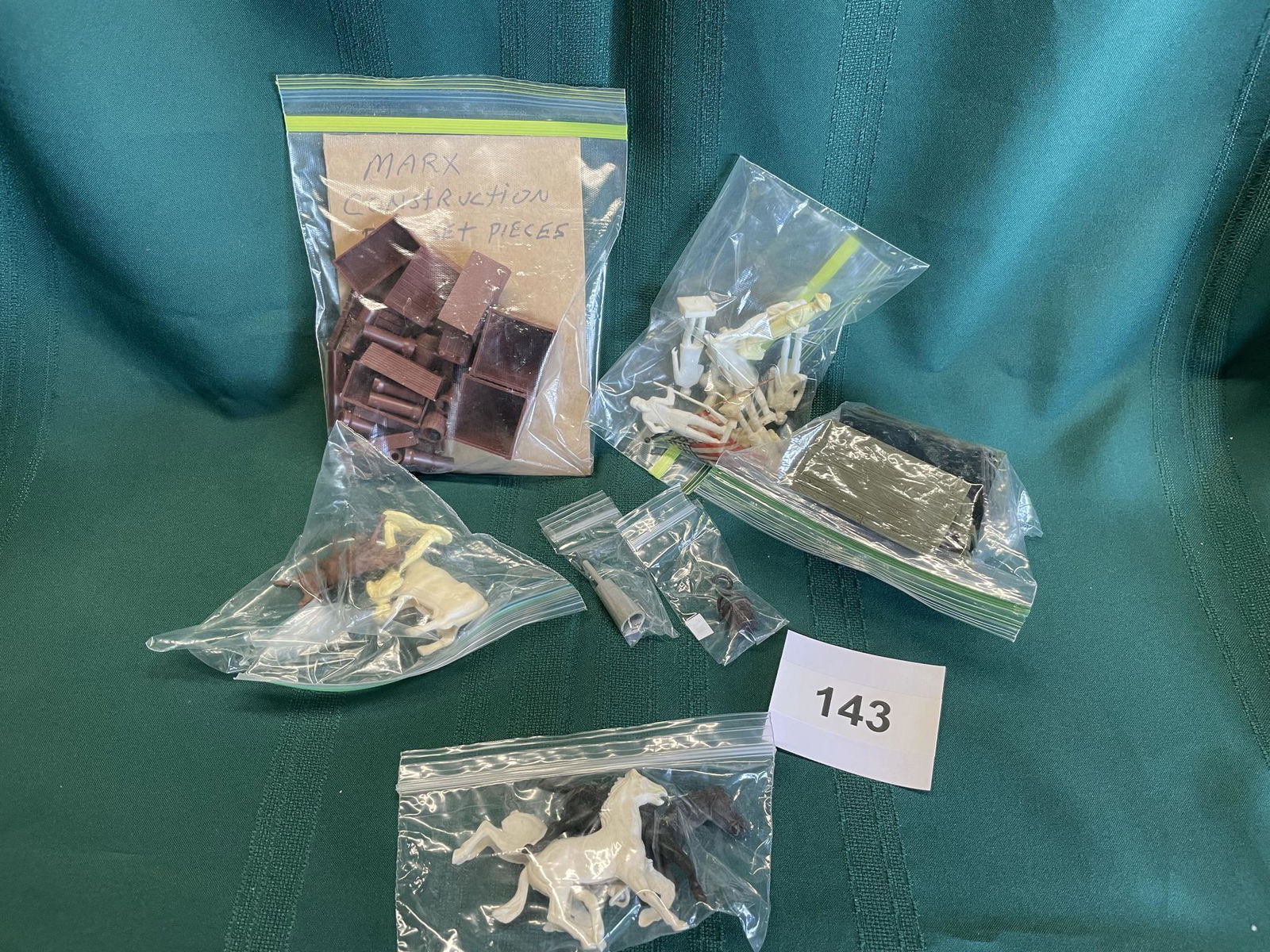 Assoc Marx Playset Pieces, Construction site (1 of 8)