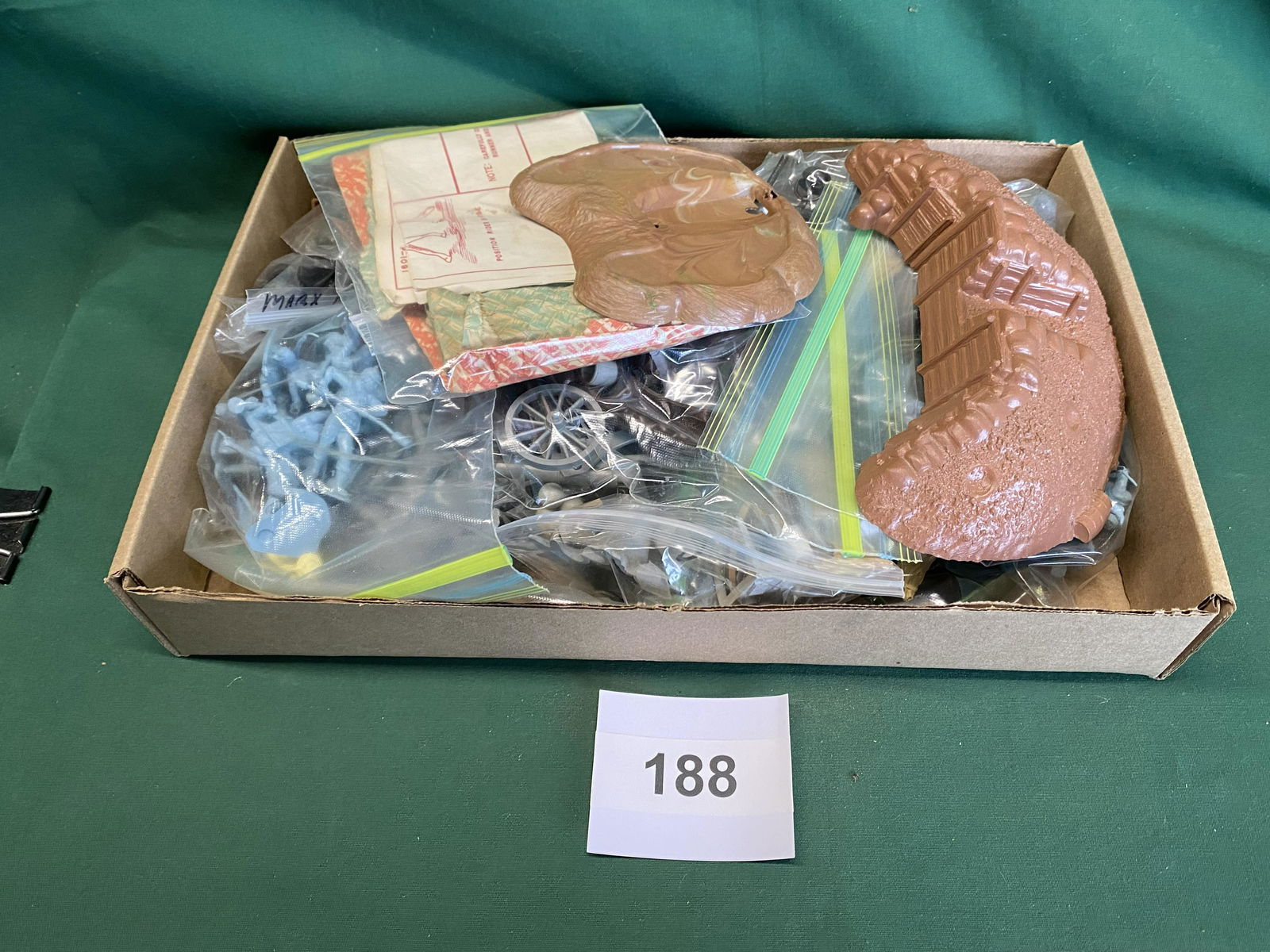 Marx Civil War Set 1960's: Believe to be complete except for buildings. No box. Shipping is available.