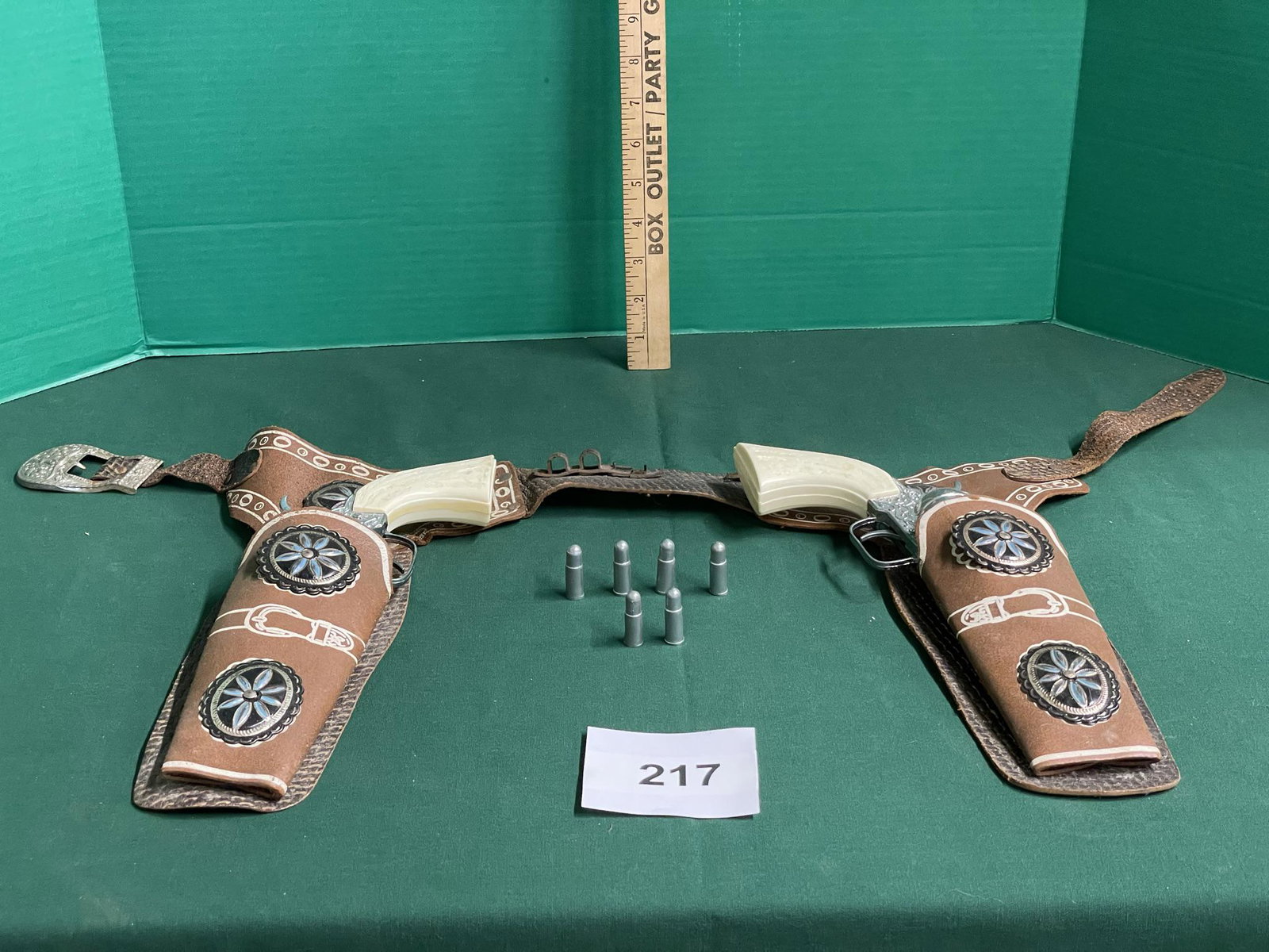 Set of Poney Boy pistol: Unused with belt. Bullet rack not in good shape. Does have the bullets. Shipping is available.