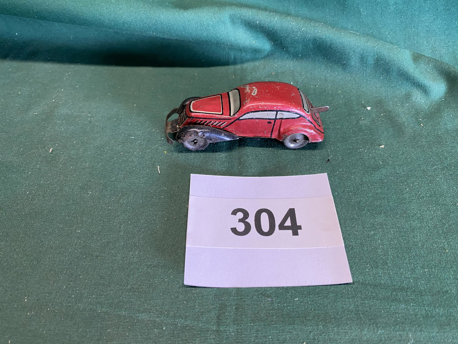 Marx tin litho wind up car: Has on-off switch. Motor works. 4". Played with condition. Shipping is available.