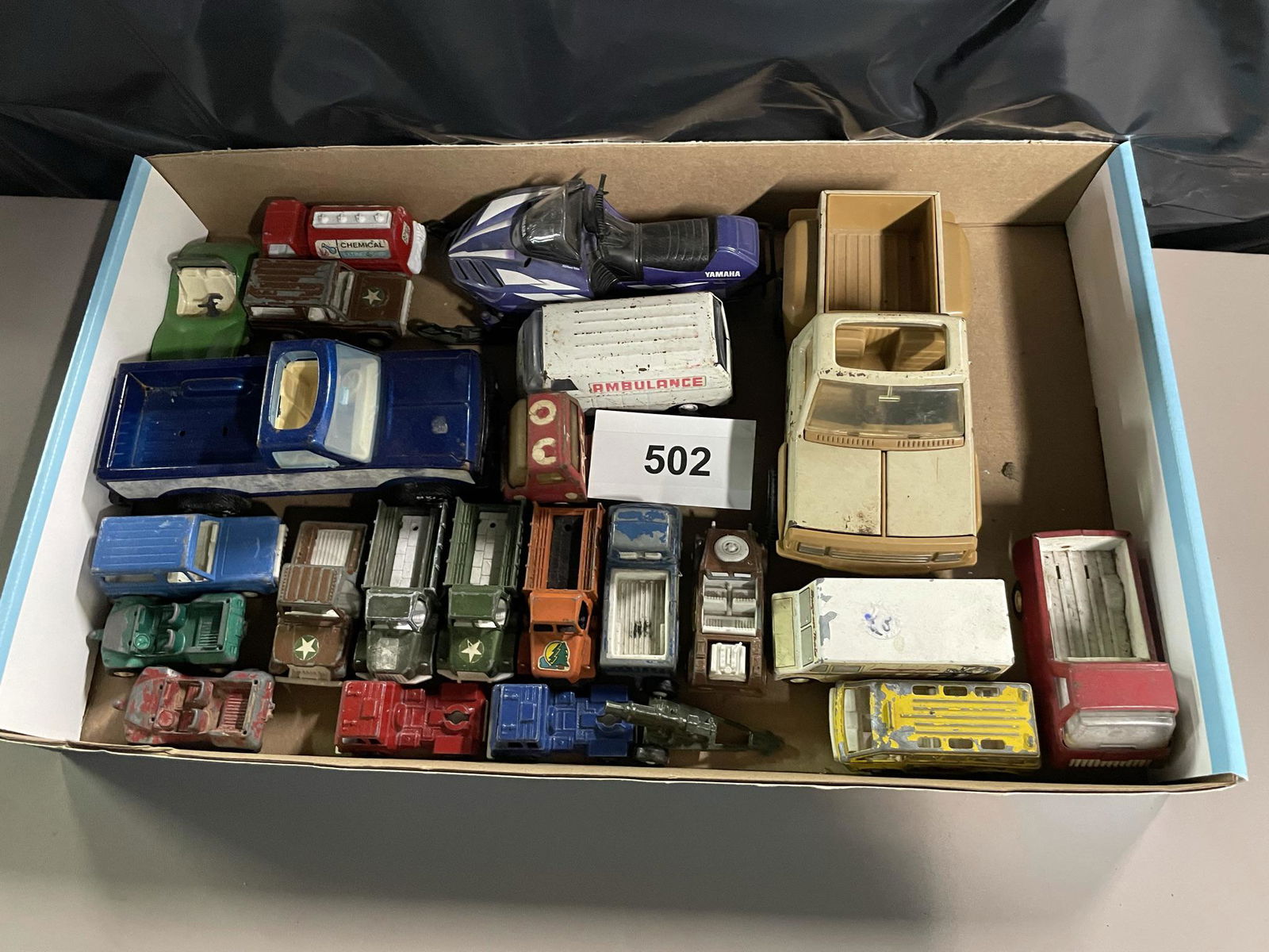 Selection of 21 misc. plastic and metal cars (1 of 5)