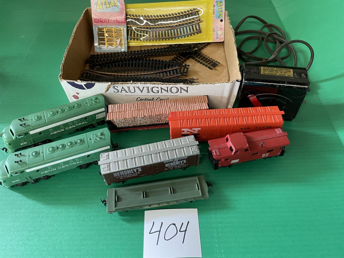 HO train set with transformer and track: Multicable cars A and B locomotives. Original transformer. Various pieces of track.