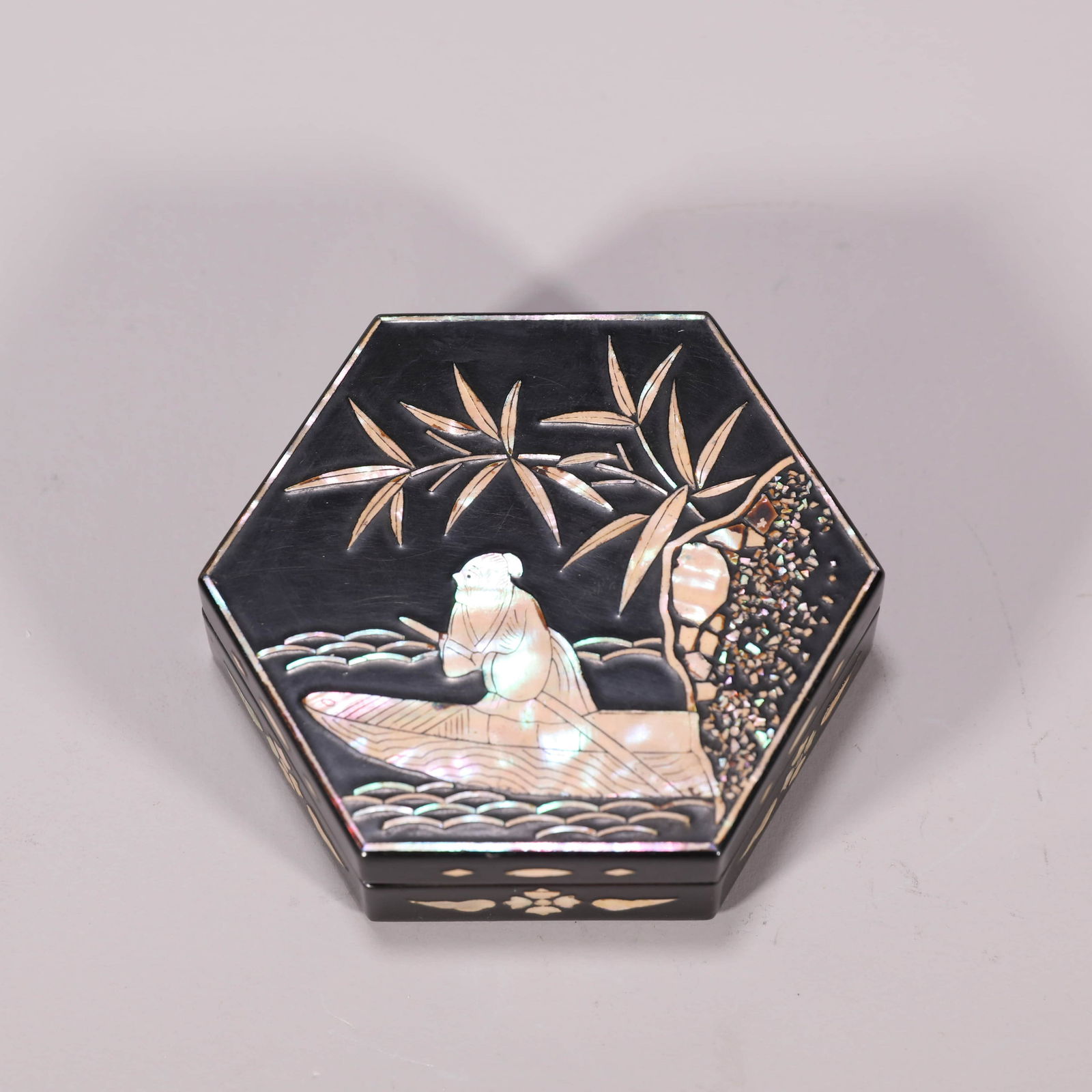 Black Lacquer Mother-of-pearl Inlaid Figure Hexagonal Box and Cover (1 of 5)
