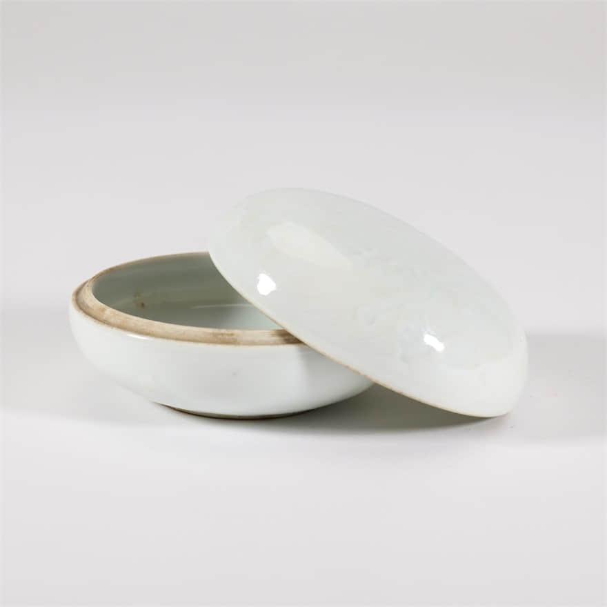 White-glazed Incised Dragon Seal Box (1 of 4)