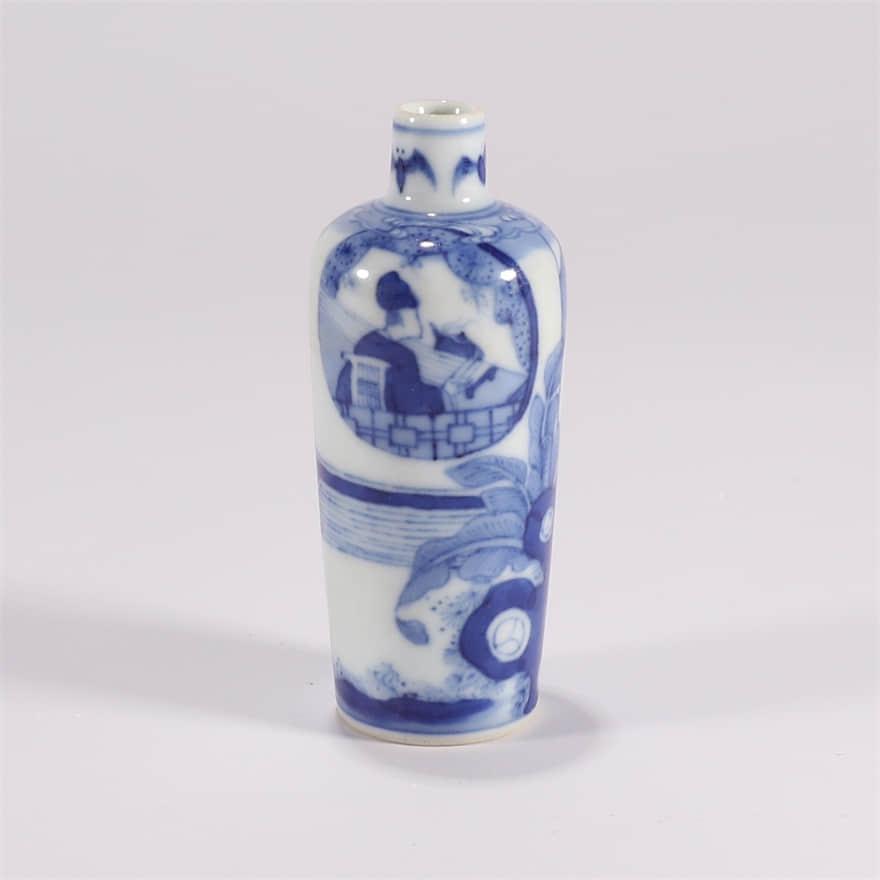 Blue and White Figure Story Snuff Bottle (1 of 6)