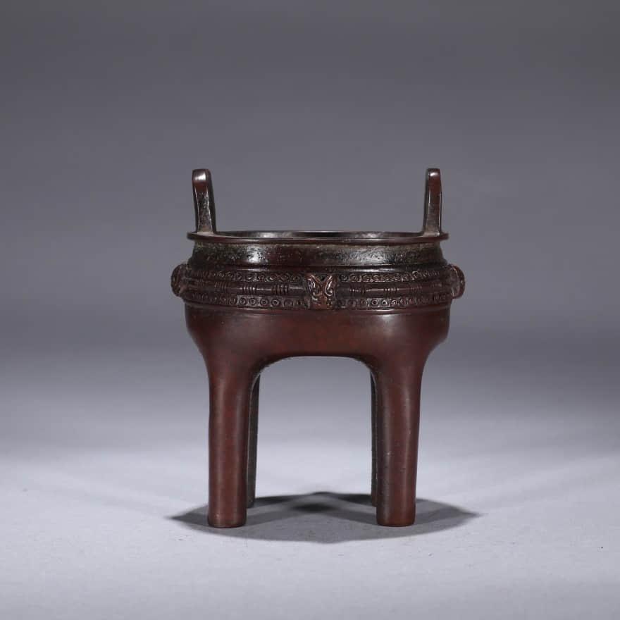 Bronze Four-legged Vessel Censer marked Wanzhuzhai (1 of 7)