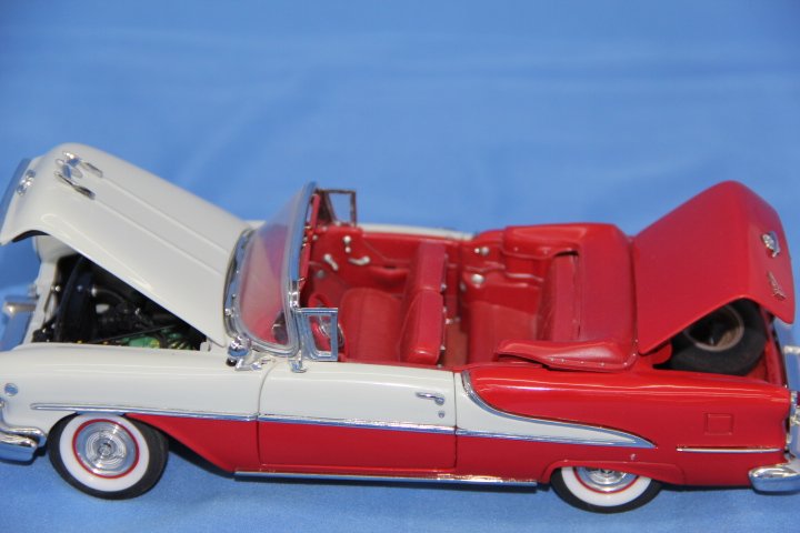 Precision Car Model: 1955 Olds Super 88 Red/White. Danbury Mint 9"