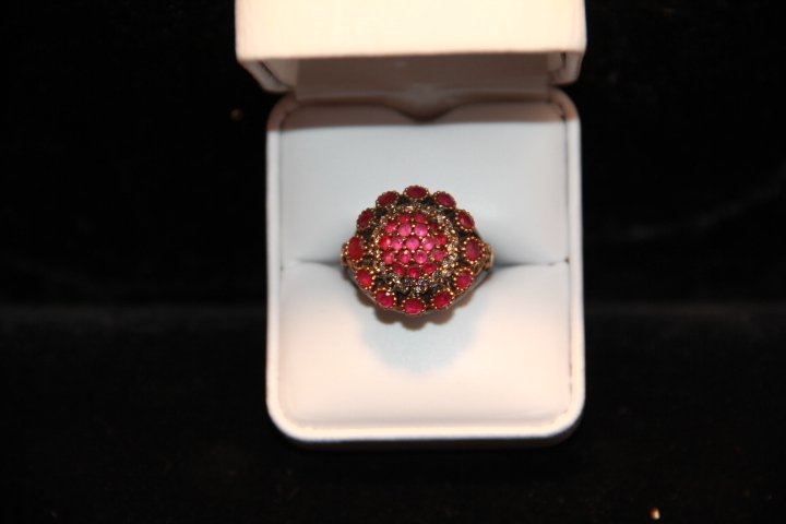 4 ct. Genuine Ruby Ring in Sterling Silver: 4 ct. Genuine Ruby Ring in Sterling Silver