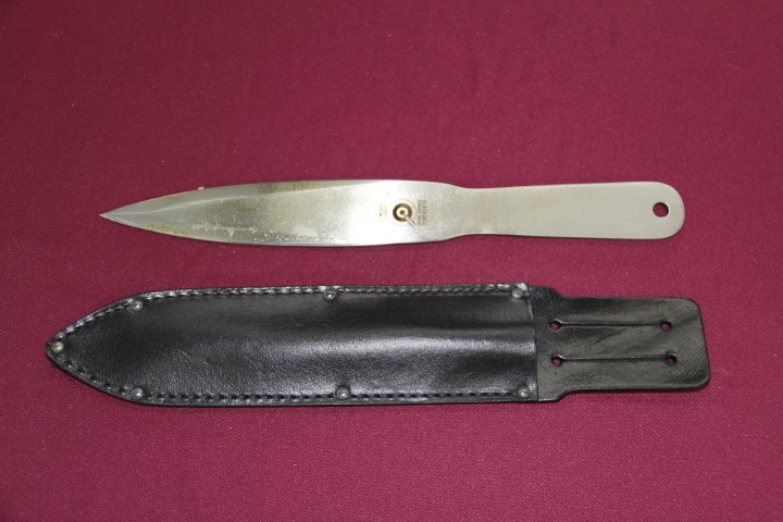 Blackjack Broad Head Sport Thrower: 265-941 Blackjack Broad head sport thrower. Steel blade and handle with leather scabbard.