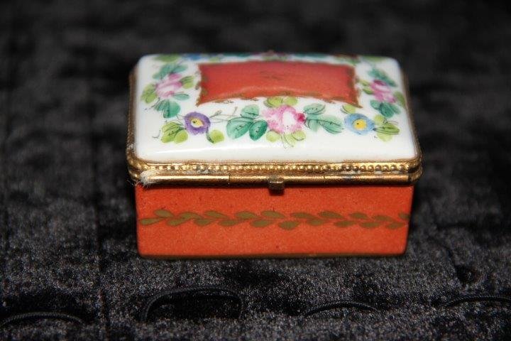 Limoges France Hand painted Porcelain Box: 20-7954 Limoges France hand painted porcelain box. Hinged lid. Marked on the bottom. Measures 2 1/4 x 1 1/2 in.