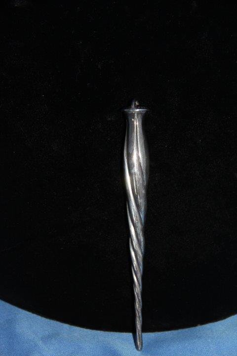 Kirk Stieff Sterling Silver Icicle Ornament: 33-7983 Sterling silver icicle ornament by Kirk Stieff. Dated 1988. 5 in. long. Original box and felt pouch. Weight 20 grams.