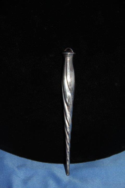 Kirk Stieff Sterling Silver Icicle Ornament: 34-7984 Sterling silver icicle ornament by Kirk Stieff. Dated 1988. 5 in. long. Original box and felt pouch. Weight 20 grams.