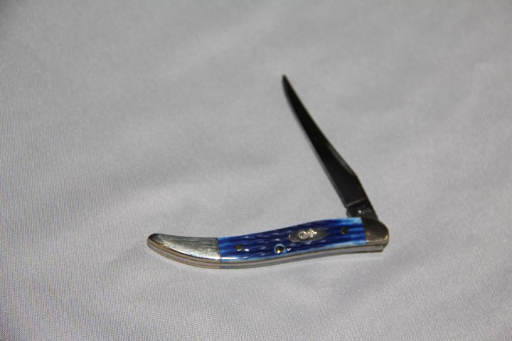 Texas Toothpick Knife: 20-2546 Texas Toothpick knife. Blue with Case