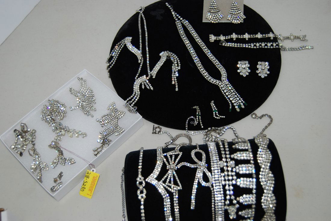 22 Items Assorted Rhinestone Jewelry (1 of 4)