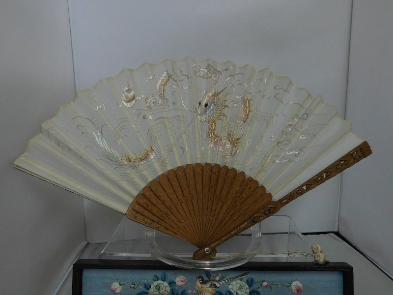Oriental Silk Fan in Box (1 of 3)